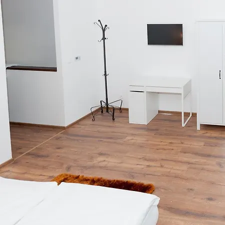 Ladoven Luxusny 124m2 מרטין