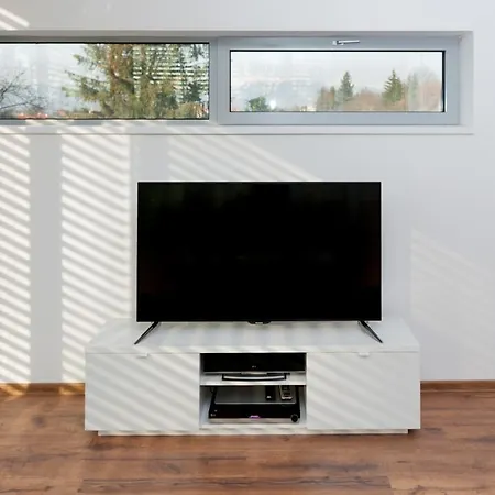 Ladoven Luxusny 124m2 מרטין