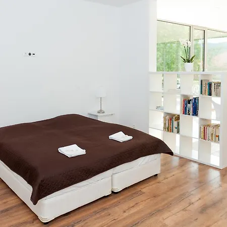 Ladoven Luxusny 124m2 מרטין
